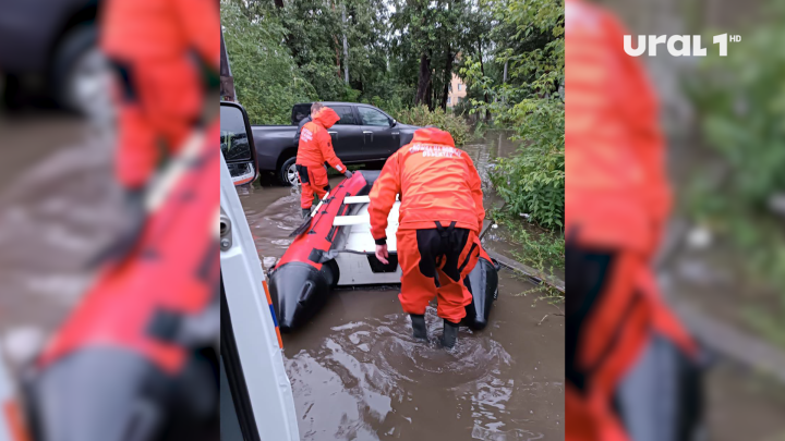 В Челябинске продолжают помогают жителям домов в зоне подтопления