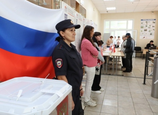 Полицейские Челябинской области обеспечили охрану общественного порядка и безопасность во время выборов